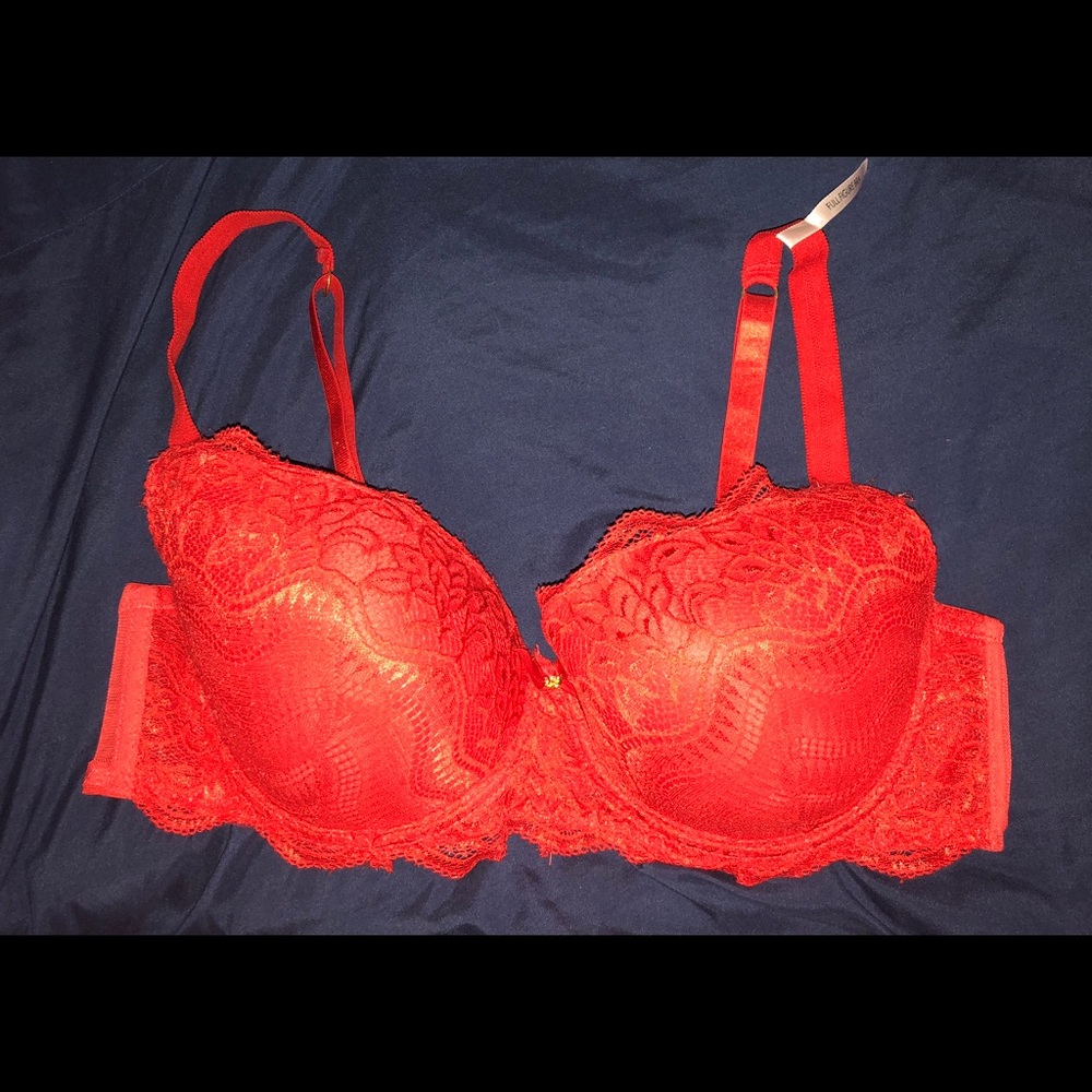 Red Lace Bra in 40C ♥️